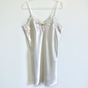 California Dynasty | Vintage Elegant White Lace Trim Chemise Size Medium